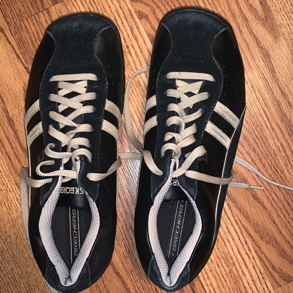 Men’s 8.5 shoes Skechers casual athletic sneakers